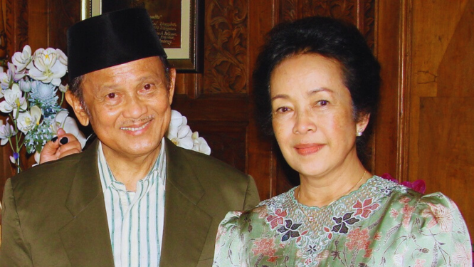 39 Quotes BJ Habibie: Cinta dan Asmara